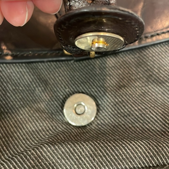 Brahmin black leather crossbody
8.5”length 7”width lying flat. Vintage - Picture 3 of 16